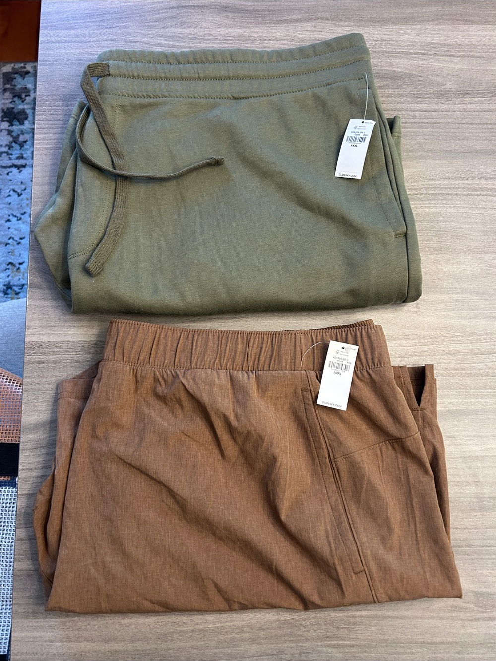 Old Navy Men's Athletic Shorts in Olive Green and Brown
